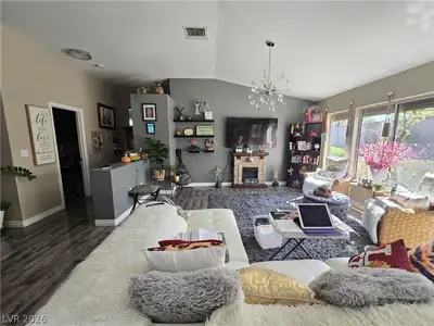 415 Golden State Street Living Room