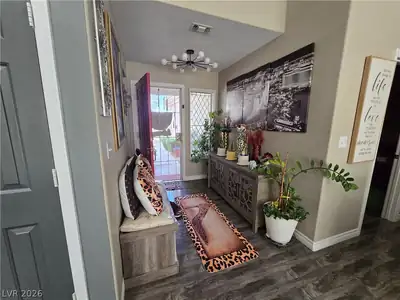 415 Golden State Street Entrance Foyer