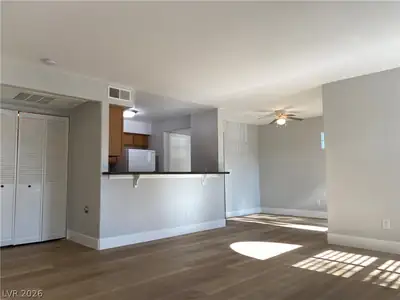 3145 East Flamingo Road 1041 Living Room