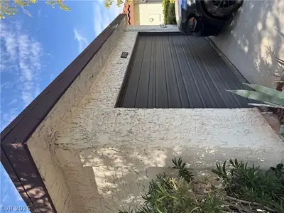 2901 San Martin Court, Las Vegas, NV 89121 Garage