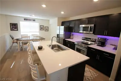 6852 Prairie Pearl Street Kitchen