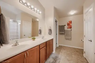 6132 Riverbelle Street, North Las Vegas, NV 89031 Primary Bathroom