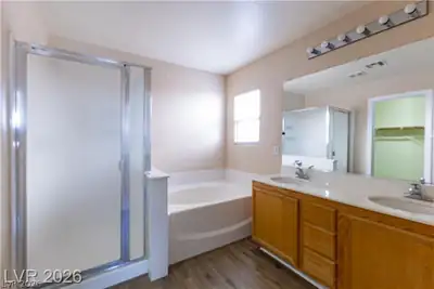 5009 Granite Creek Court, Las Vegas, NV 89131 Primary Bathroom