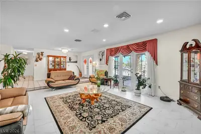 2935 South Torrey Pines Drive Living Room