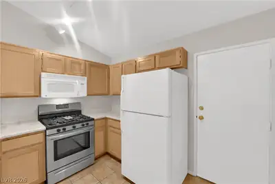 377 Rosado Springs Street, Henderson, NV 89014 Kitchen