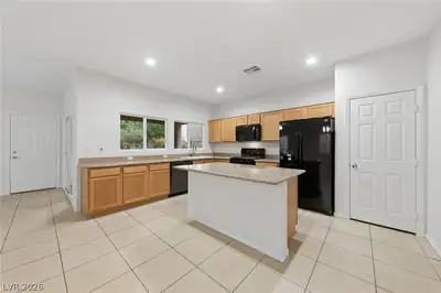 1872 Foro Romano Street, Henderson, NV 89044 Kitchen