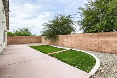 110 Bella Milano Avenue, Las Vegas, NV 89183 Yard