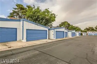 4232 Kona Coast Way, Las Vegas, NV 89121 Garage