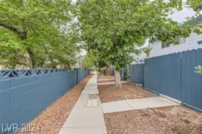 4232 Kona Coast Way, Las Vegas, NV 89121 Yard