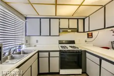 4232 Kona Coast Way, Las Vegas, NV 89121 Kitchen