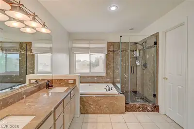 9240 Pitching Wedge Drive, Las Vegas, NV 89134 Primary Bathroom