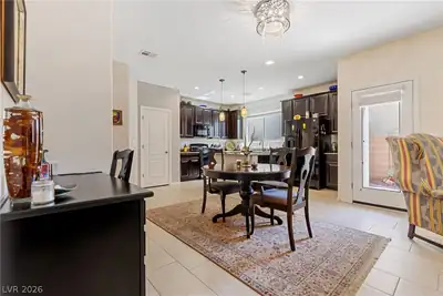 7226 Puddle Duck Street Dining Area