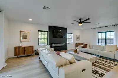1860 Ski Slope Circle, Las Vegas, NV 89117 