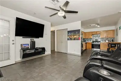 2121 Petersham Court B Living Room
