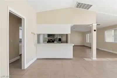 6825 West Oakey Boulevard Kitchen