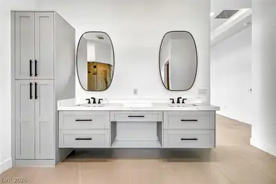7020 Bath Drive, Las Vegas, NV 89131 Primary Bathroom