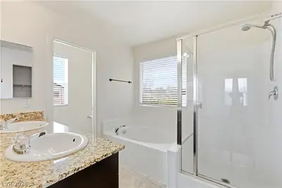 141 Blue Trout Avenue, Henderson, NV 89011 Primary Bathroom