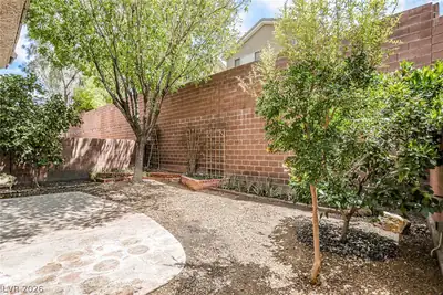 2453 Rue Bienville Way Yard