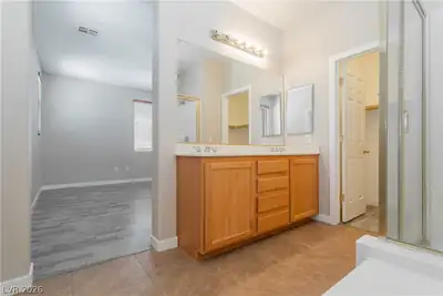 8611 Splendid Leaf Court, Las Vegas, NV 89178 Primary Bathroom