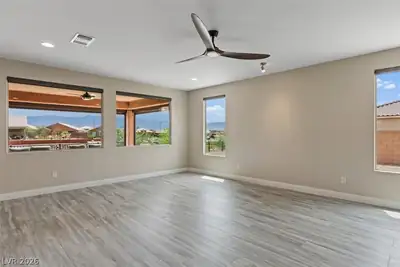 1486 Downy Peak Canyon Living Room