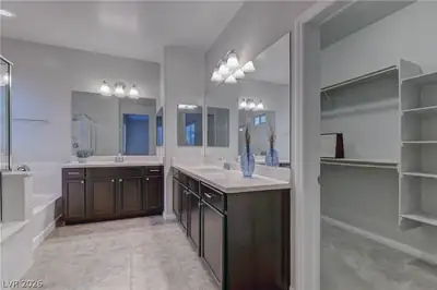 9667 Treeline Run Avenue, Las Vegas, NV 89166 Primary Bathroom