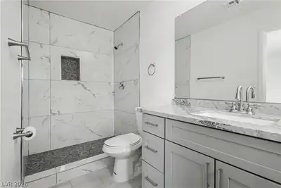 5227 Sepulveda Boulevard, Las Vegas, NV 89118 Primary Bathroom
