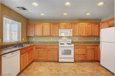 10254 Ladybug Bend Street Kitchen