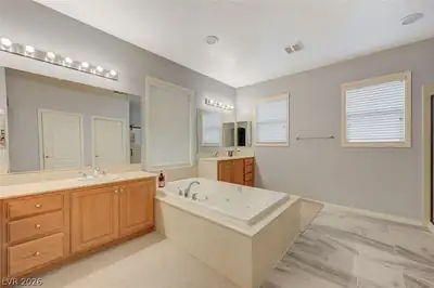 2733 Warm Rays Avenue, Henderson, NV 89052 Primary Bathroom