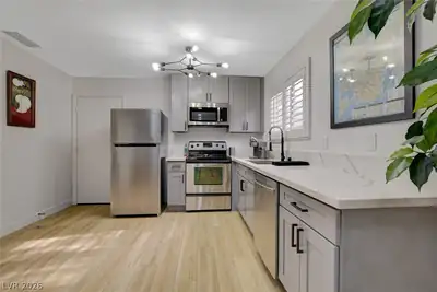 4273 Hazelcrest Drive Kitchen