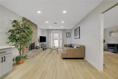 4273 Hazelcrest Drive Living Room
