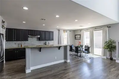 10017 Scenic Walk Avenue Kitchen