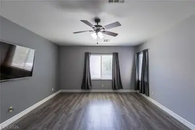 10017 Scenic Walk Avenue Bedroom