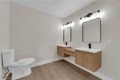 2809 Mason Avenue, Las Vegas, NV 89102 Primary Bathroom