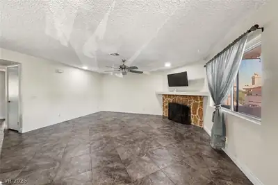 1340 Pinto Rock Lane 201 Living Room