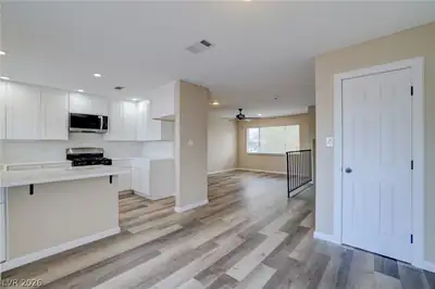 933 Palmhurst Drive, Las Vegas, NV 89145 Kitchen
