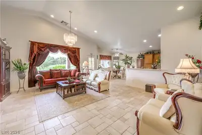 5521 Little Lake Avenue, Las Vegas, NV 89122 Living Room