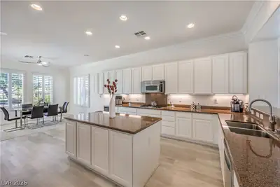 2984 Foxtail Creek Avenue Kitchen