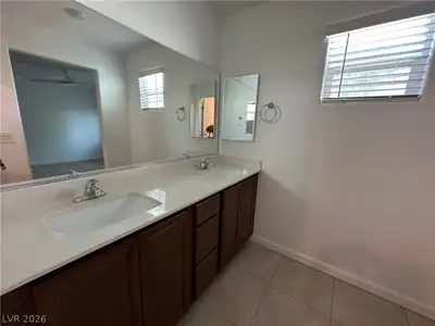 3638 Tripoli Cove Avenue Primary Bathroom
