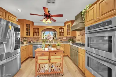 4550 Silver Peak Street, Las Vegas, NV 89103 Kitchen