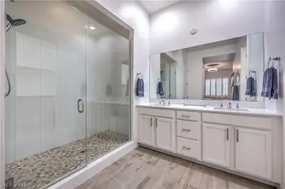 2547 Ballatore Street, Henderson, NV 89044 Primary Bathroom