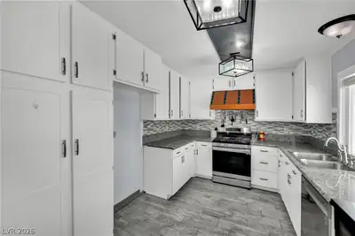 4823 Castle Rock Court, Las Vegas, NV 89147 Kitchen