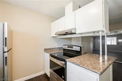 422 Chateau Drive, Henderson, NV 89002 Kitchen