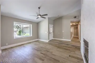 5325 North El Capitan Way Living Room
