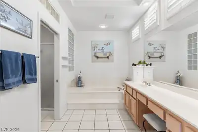 2742 Hartwick Lane Primary Bathroom