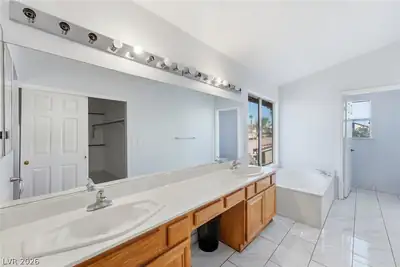 1425 Cutler Drive, Las Vegas, NV 89117 Primary Bathroom