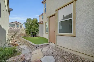 12052 Hathaway Pines Lane Yard