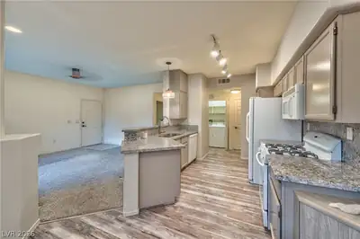 1050 East Cactus Avenue 1081 Kitchen
