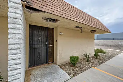 3260 North Heritage Way Entry