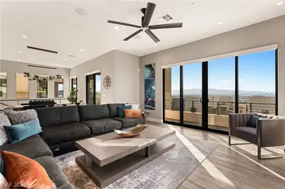 406 Tranquil Peak Court Living Room