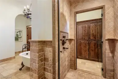 9707 Dream Brook Court, Las Vegas, NV 89149 Primary Bathroom